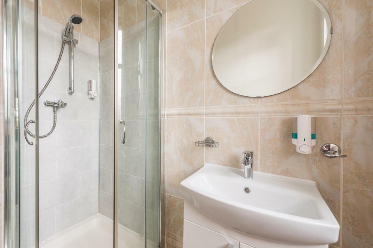 3 Bed Overlooking Meadows Park Appartement