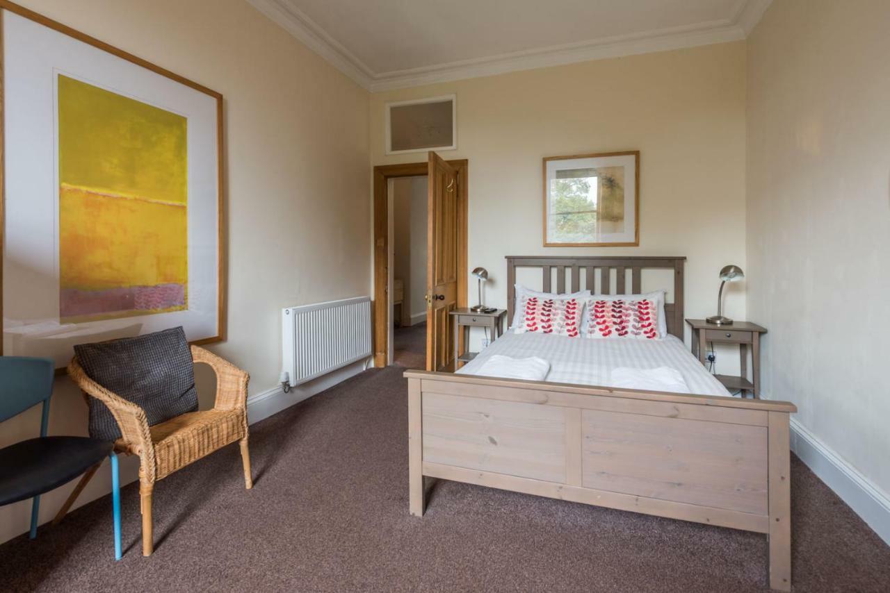 Appartement 3 Bed Overlooking Meadows Park *