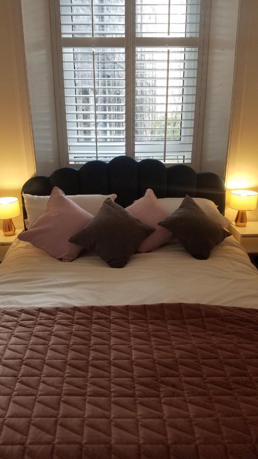 Dalmeny Street Apartment *