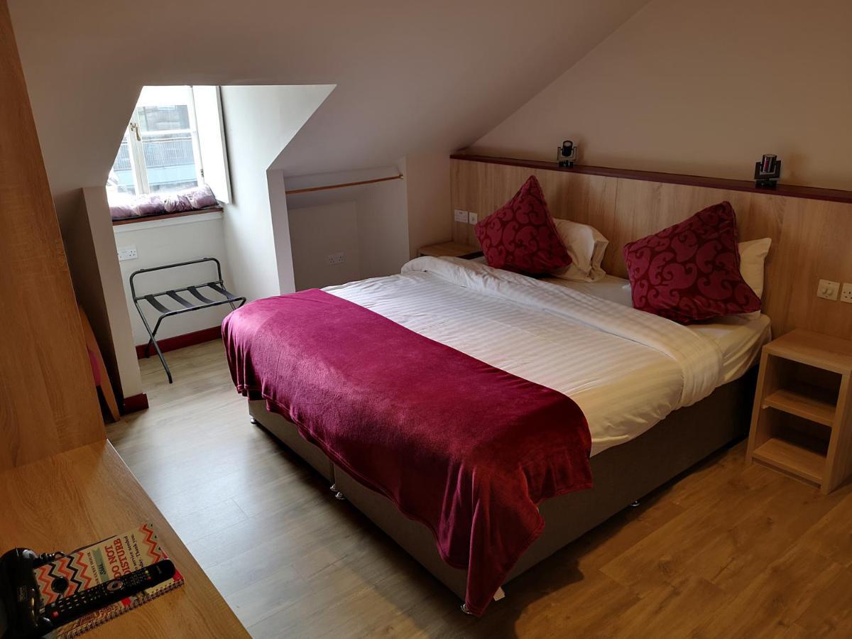 Dene Guest House, New Town 3*