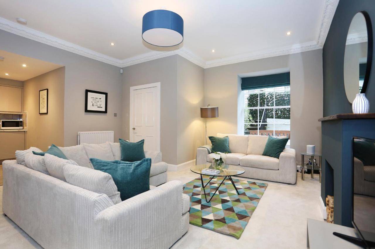 Apartment Altido Stunning 2br Apt With Private Entrance In New Town