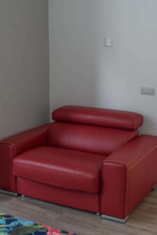 Apartment Haymarket Spacious 3 Bedroom Street Level *