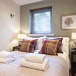 The Rock View Apartment Edinburgh Old Town 2-Bedroom Terrace Lift Parking