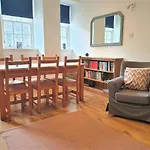 Canongate - Spacious And Historic 2 Bed Flat On Royal Mile
