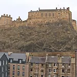 Apartment In Edinburgh With Great View On Castle