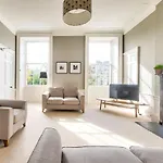 Joivy Bright & Spacious Apt In Stockbridge