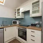 Gloucester Lane - Central Mews Cottage
