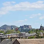 Sunny House With Views To Edinburgh Skyline