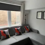 Smart 2 Bed Apartment Edinburgh City Centre Old To