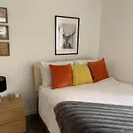 Smart 2 Bed Apartment Edinburgh City Centre Old To