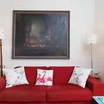 1 Bedroom Apartment in City Centre Sleeps 4-6