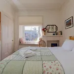 1 Bedroom Apartment in City Centre Sleeps 4-6