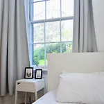 Edinburgh Castle View Apartment On Grassmarket