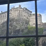 Edinburgh Castle View Apartment On Grassmarket