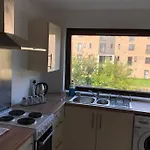 Beautiful Self-Catering 2 Bed Apartment With Free Parking 10 Minutes To City Centre