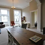 Grand New Town 2 Bedroom In Central Edinburgh