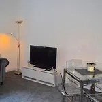 Spacious 3 Bedroom Flat In The City Centre