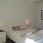 Spacious 3 Bedroom Flat In The City Centre