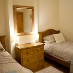 Newly Refurbed Home With Free Parking