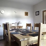 Central And Spacious 2 Bedroom Flat With Garden