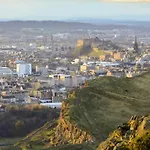 Cozy 2 Bedroom Apartment At Heart Of The Edinburgh
