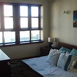 2 Bedroom Home By Leiths Shore