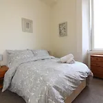 Central Two Bedroom Victorian Apartment With Free Parking