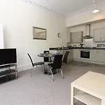 Central Two Bedroom Victorian Apartment With Free Parking