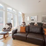 Shandwick Apartment - Edinburgh City Centre - Sleeps 2