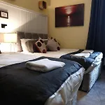 Dundee Terrace - Rooms In The City