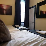 Dundee Terrace - Rooms In The City