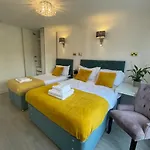 Central Comfy Balcony 2 Familyroom Apart