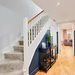 Stunning Edinburgh Townhouse // Sleeps 8