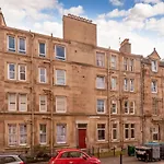 Cosy 1 Bedroom Flat With View Of Union Canal