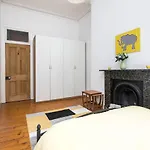 Pass The Keys Chic & Spacious Georgian Apt In Edinburgh City Centre - Pets Friendly And Free Parking