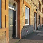 Cozy With Character Logie Green Central Main Door Flat