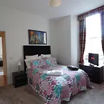 Modern 2Bed 2Bath Flat Near Princes Street