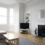 Stylish City Centre Apartments - D Terrace Residence