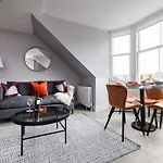 Altido Gorgeous Flat Overlooking Edinburgh Castle