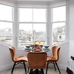Altido Gorgeous Flat Overlooking Edinburgh Castle