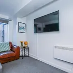 Beautiful 1-Bed Apartment Near Castle