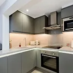 Ultra Modern, West End Village, Refurbished 1 Bed