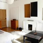 Lothian Road - Castle View Apartment