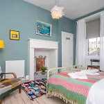 New Stunning 3 Beds Flat In Chic Area Of The City