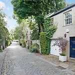 Edinburgh Mews Apartment