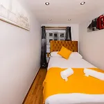 Superb Luxury Quality Central Apartment On Canal
