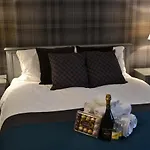 Luxury Scottish Apartment In Peaceful Meadows Park