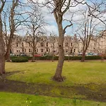 South Learmonth Gardens Apartment