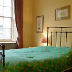Large Central Edinburgh New Town Flat