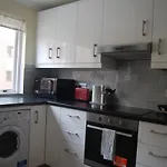 Central 3 Bed Flat Close To University And The Meadows